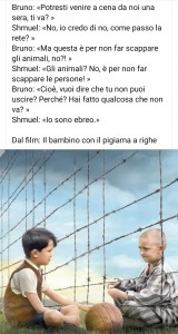 Il bambino con il pigiama a righe